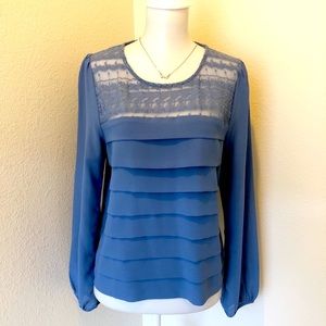 Beautiful pleated blouse with lace. Small